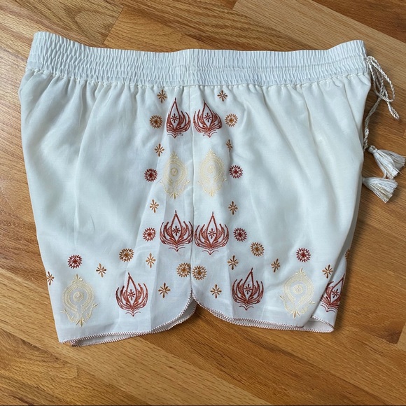 Rachael & Zoe Embroidered White Shorts Stephanie - Picture 6 of 15